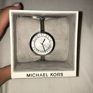 NWT MICHAEL KORS SILVER WATCH
